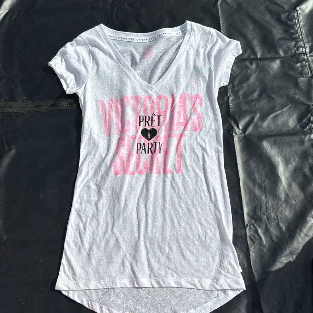 Victoria’s Secret v neck